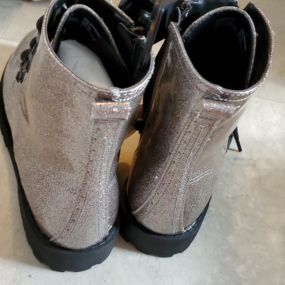 Boots - Picture 4 of 4